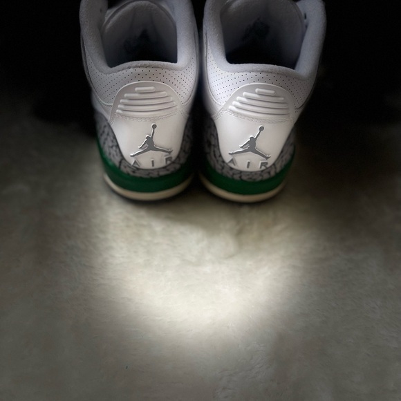 Jordan 3 Retro White and Green Sneakers with Classic Design - Picture 5 of 12